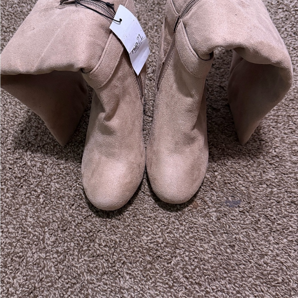 Rue 21 fashion boots, size 6 M, wedge heel, taupe color, new - Picture 4 of 7